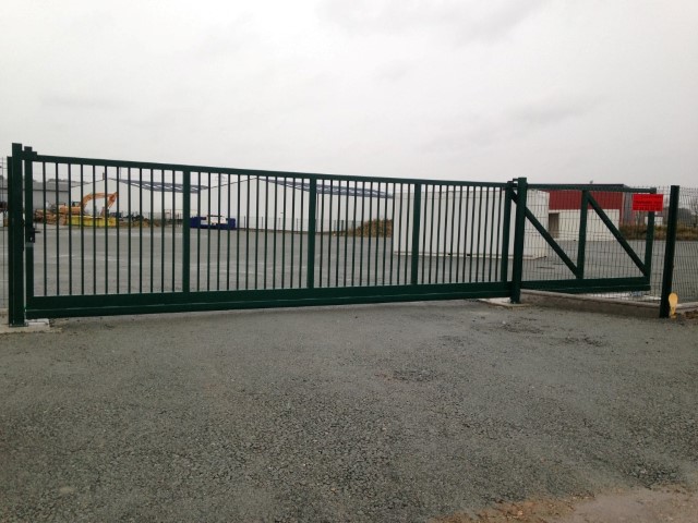 portails industriels, autoportants, coulissants ou pivotants, motorisés ou manuels